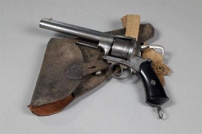 GROS REVOLVER À CARCASSE FERMÉE cal. 11 mm...
