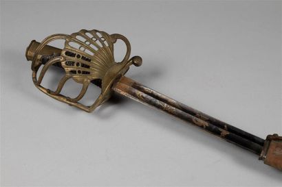 SABRE D'OFFICIER DE CAVALERIE. Garde de type...