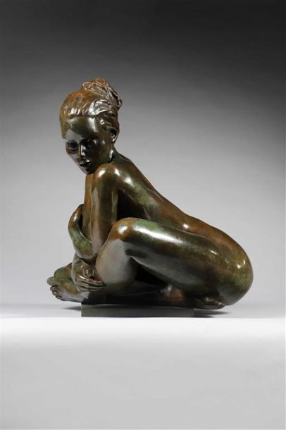 Robert-Gérard MAY.
Femme nue accroupie.
Bronze...