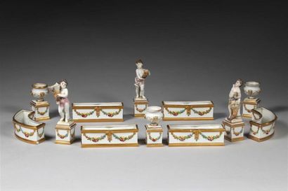 NAPLES :
CHEMIN DE TABLE en porcelaine à...