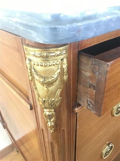 ERRATA PETITE MOULURE MANQUANTE /// COMMODE...