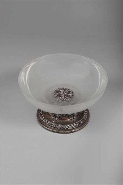 COUPE SUR PIÉDOUCHE EN VERRE DÉPOLI, la monture...