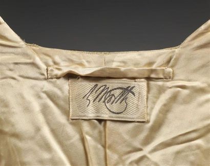 MANTEAU DU SOIR, GRIFFÉ WORTH (n°21105),...