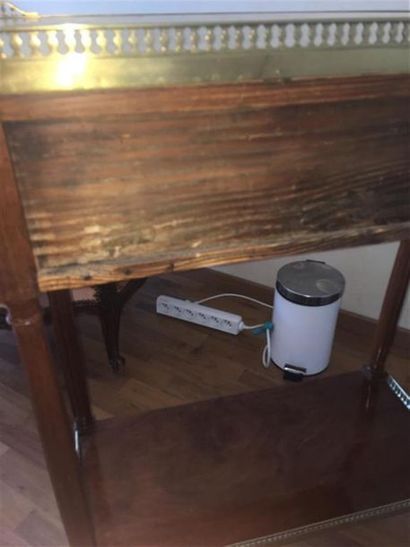 PETITE CONSOLE RECTANGULAIRE en placage d'acajou,...