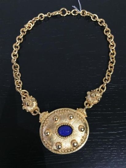ORENA.
Collier en métal doré, composé d'une...