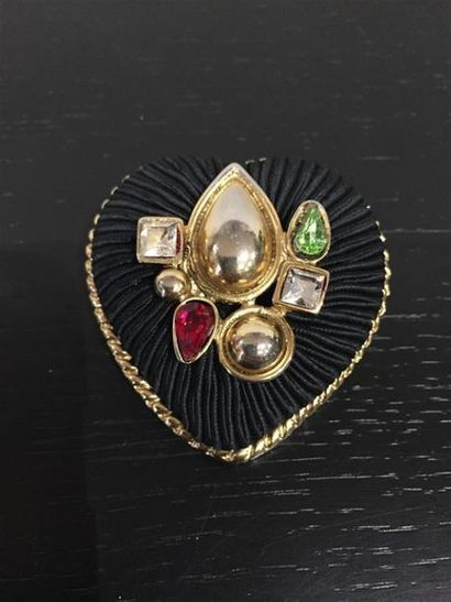 GENNY.
Importante broche en forme de coeur...