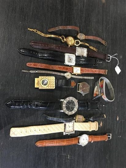 [Fantaisie]. Lot en métal de 13 montres bracelet...