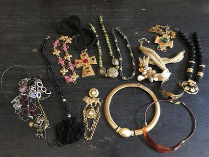 [Fantaisie]. Lot de bijoux fantaisie comprenant...