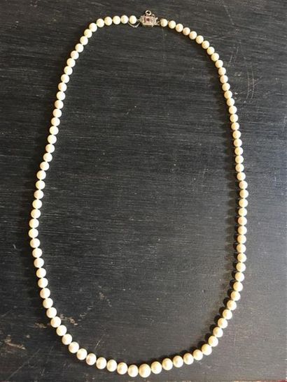 Collier en chute de perles de culture, fermoir...