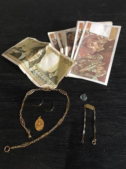 Petit lot en or jaune 18K (750 millièmes)...