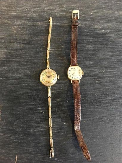 2 montres bracelet de dame en or, dont 1...