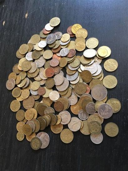 Lot de pièces en métal françaises, allemandes,...