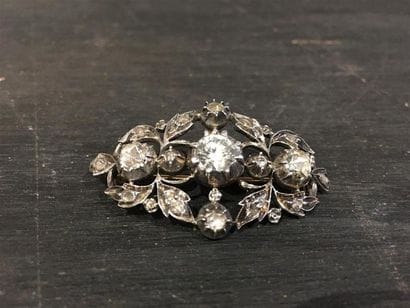 ERRATA EPINGLE EN OR///Broche en argent et...