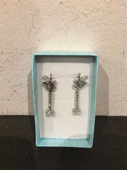 ERRATA EN ARGENT PAS EN OR/// Paire de pendants...