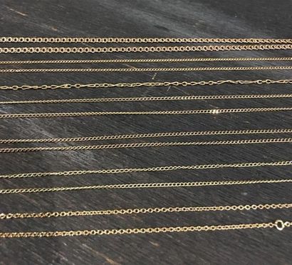 Lot de 6 chaînes en or 18K (750 millièmes)...