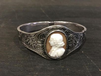 Bracelet rigide ouvrant en argent (925 millièmes)...