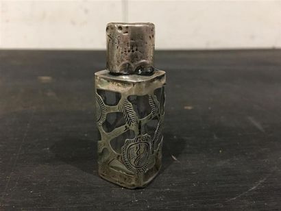 Hecho en Mexico. Petit flacon à parfum en...