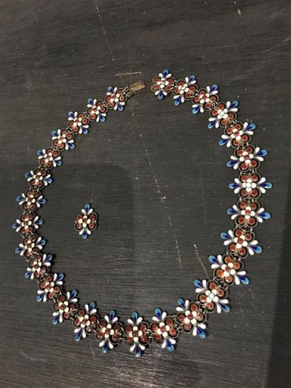 Collier ras du cou en argent (925 millièmes)...