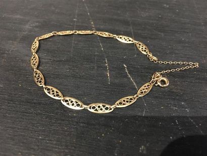 Petit bracelet en or jaune 18K (750 millièmes)...