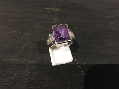 Bague en or jaune rhodié 18K (750 miilièmes)...