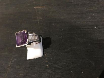 Bague en or jaune rhodié 18K (750 miilièmes)...