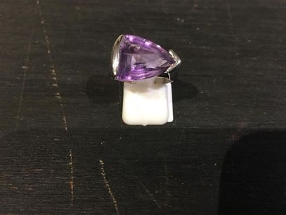 Bague en or gris 18K (750 millièmes) ornée...