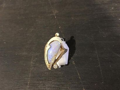 Bague mouvementée en or jaune 18K (750 millièmes)...