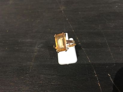Bague en or jaune 18K (750 millièmes) ornée...