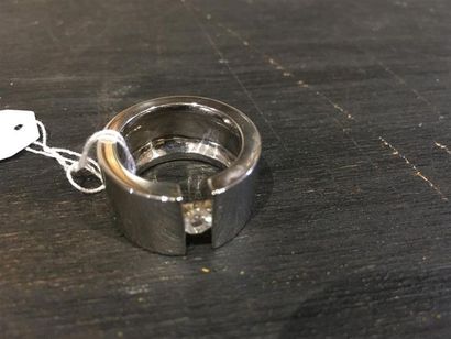 Large bague moderniste en or gris 18K (750...
