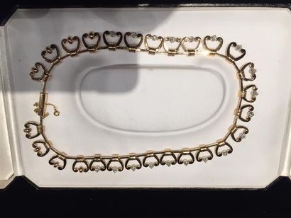 ERRATA A RACCROCHER///Collier en or à motif...