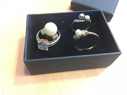 Une bague or toi et moi sertie d'un petit...