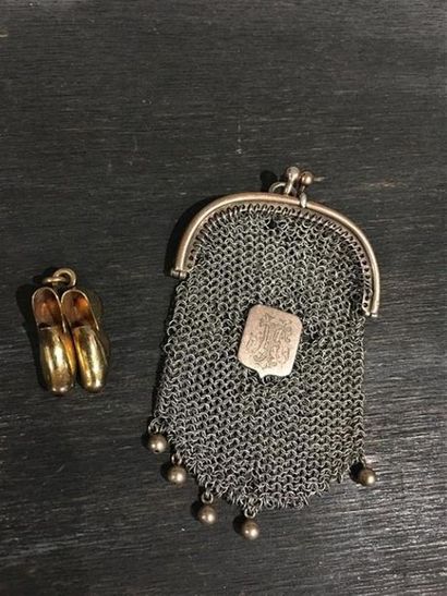 Pendentif figurant une paire de souliers...
