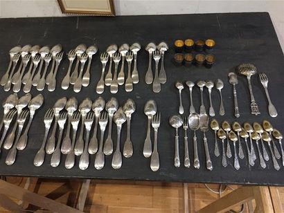 Lot en argent comprenant :
-5 grands couverts,...