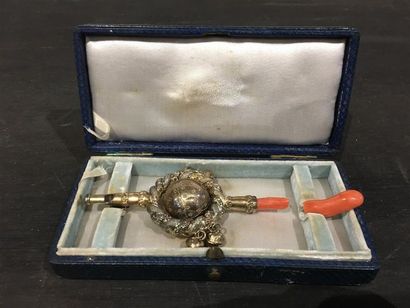 Hochet en argent (925 millièmes) et manche...