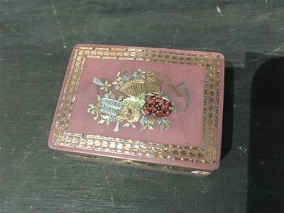 Boîte de beauté en écaille, laque, or de...