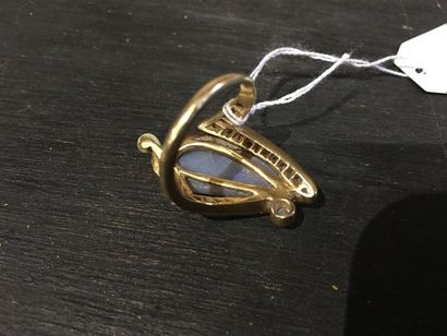 Bague mouvementée en or jaune 18K (750 millièmes)...