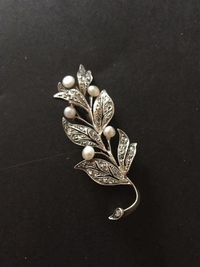 BROCHE en alliage d'or 375 millièmes et argent...