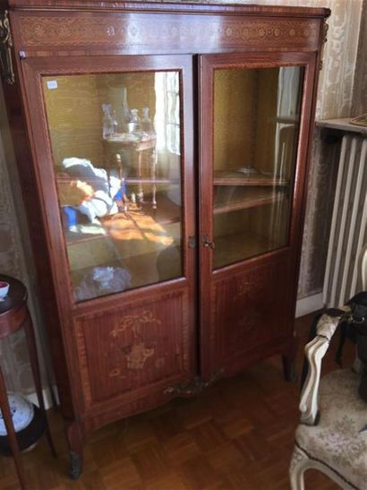 Vitrine de style transition en bois de placage...