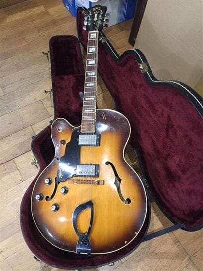 Guitare électrique semi-acoustique GUILD,...