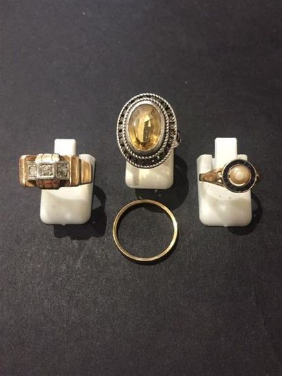 Lot comprenant : une bague en argent et pierre...