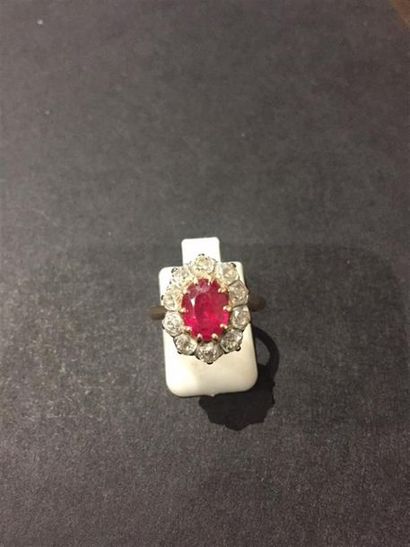 BAGUE marquise, en or jaune 750 millièmes...