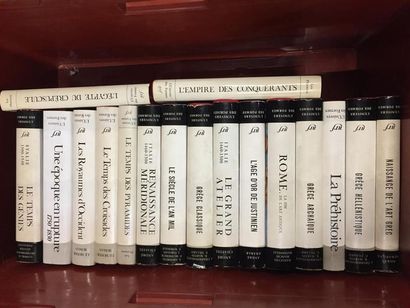 Caisse de livres comprenant l'Univers des...