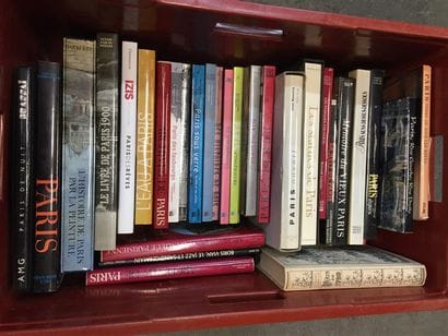 Paris Important de livres sur l'histoire,...
