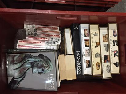 Quatre caisses Histoire, Antiquités et divers...