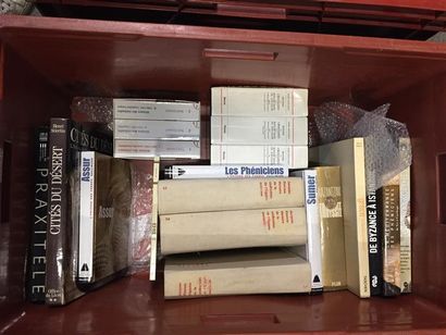 Quatre caisses Histoire, Antiquités et divers...