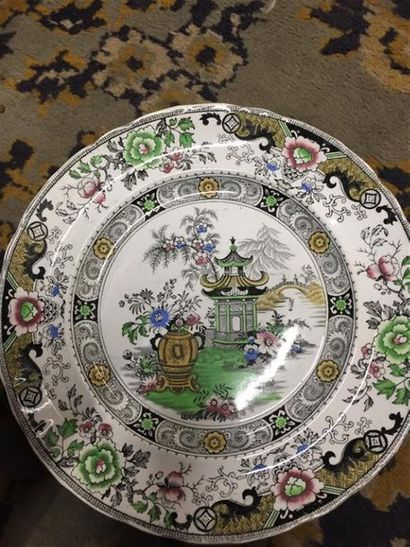 [Faïence]. Lot de 11 assiette en faïence...
