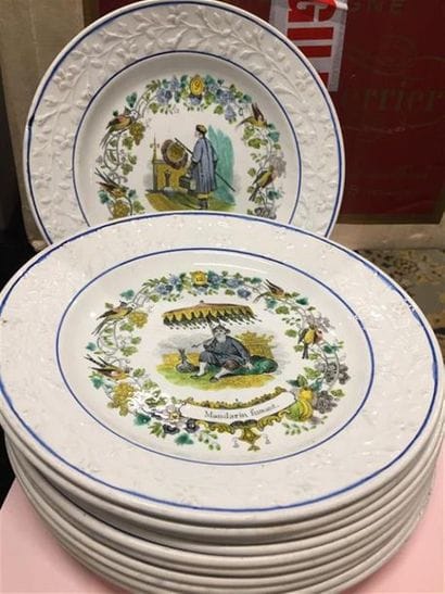 [Faïence]. Lot de 11 assiette en faïence...