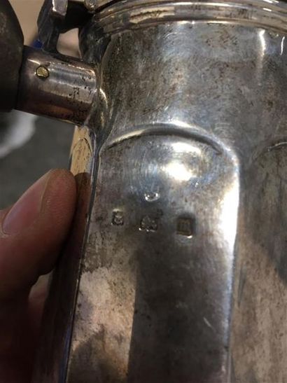 Deux verseuses en argent à fond plat, une...