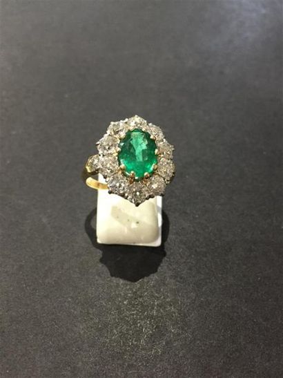 BAGUE marguerite en or rose et platine ornée...