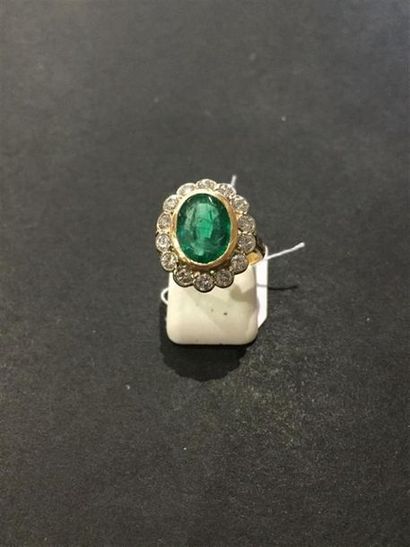 BAGUE marguerite en or jaune ornée d'une...